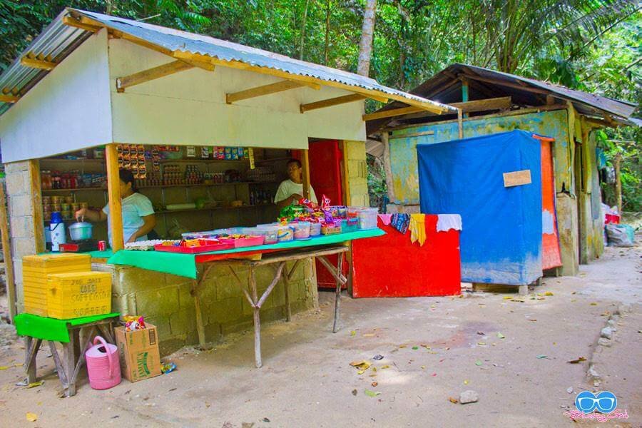 Food stalls in Kawasan Falls | Blushing Geek