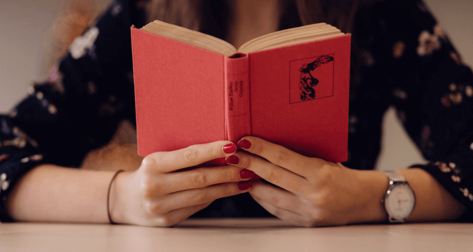 Geeky Discussions - When Did You Start Reading as a Hobby? | Blushing Geek