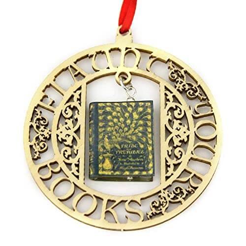 20 Awesome Gift Ideas For Bookworms (That Aren’t Books) | Blushing Geek